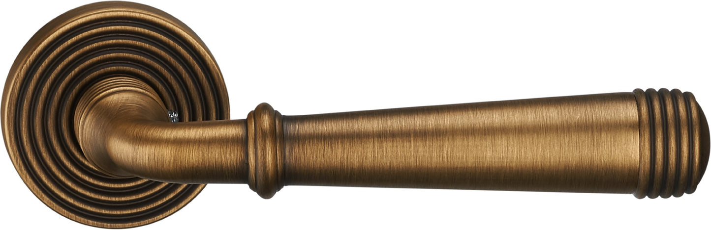 Brass Door Handles & Hardware | Elegant Designs • Artisanal Craftsmanship • The Ultimate Choice for Sophisticated Entries